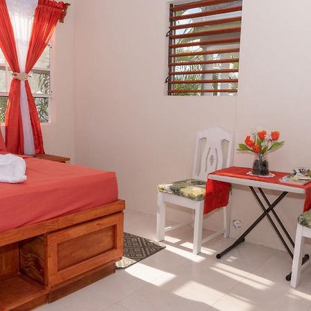 Edtricias Apartments Крайст Чърч Екстериор снимка