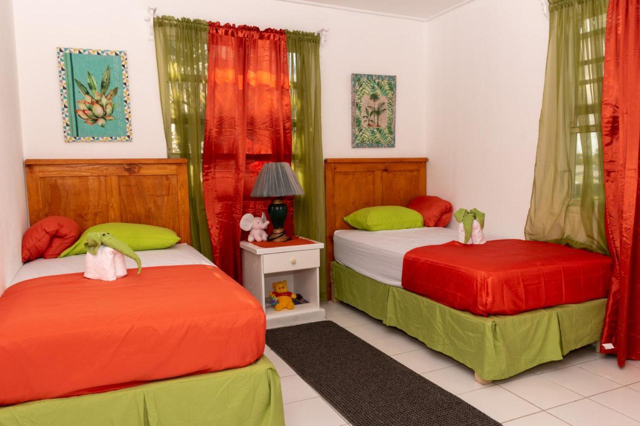 Edtricias Apartments Крайст Чърч Екстериор снимка