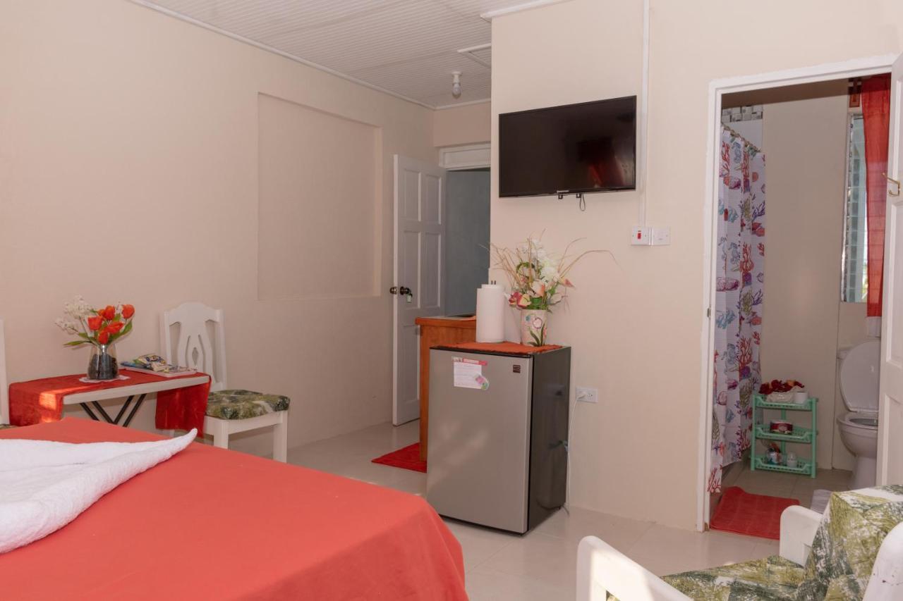 Edtricias Apartments Крайст Чърч Екстериор снимка