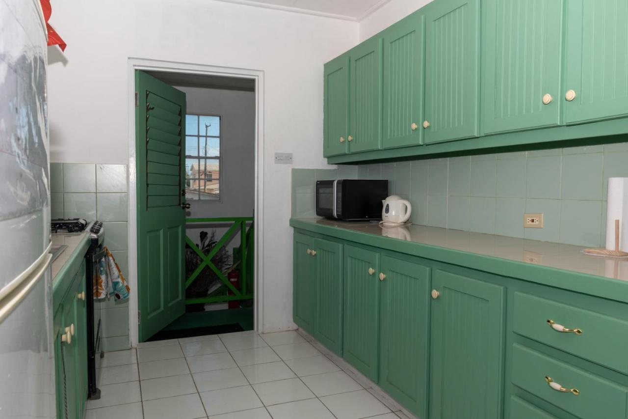 Edtricias Apartments Крайст Чърч Екстериор снимка