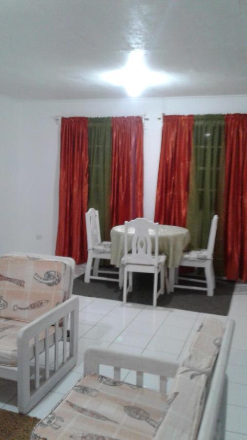 Edtricias Apartments Крайст Чърч Екстериор снимка